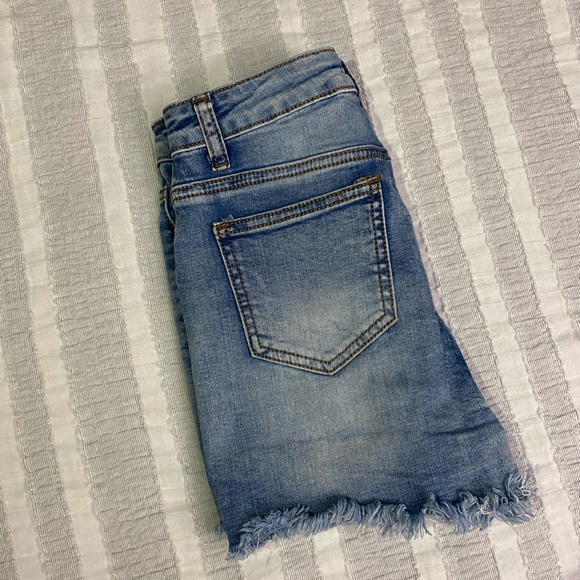 Shorts - Picture 4 of 4